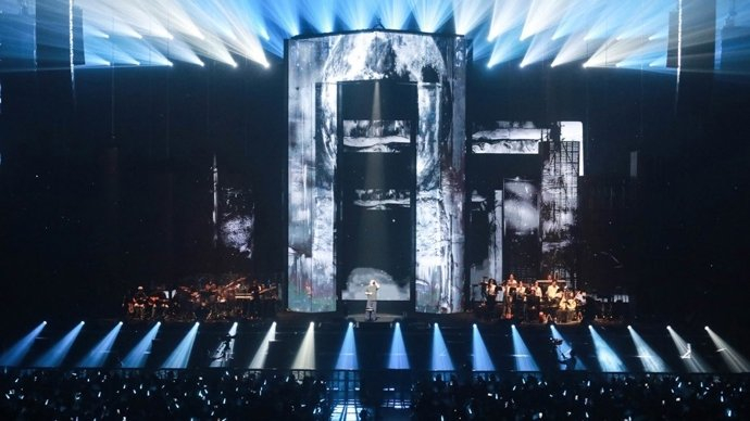 昨晚的“山歌响起的地方”刀郎2025巡回演唱会上海站现场。梅赛德斯-奔驰文化中心供图