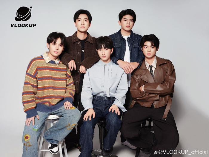 VLOOKUP成员。（图/微博@地偶男团VLOOKUP_official）