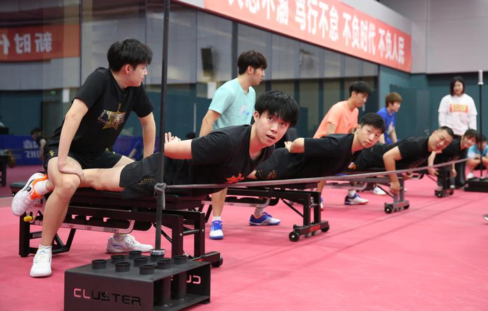 王楚钦、马龙参加测试。