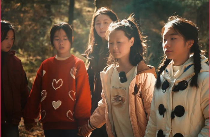 ▲妞妞们与葫芦童声合唱团的孩子们合唱。受访者供图