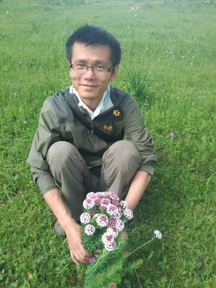 2024年12月底， 朋友们在北京为赵宏智举办一场告别会，选用了这张照片。受访者供图