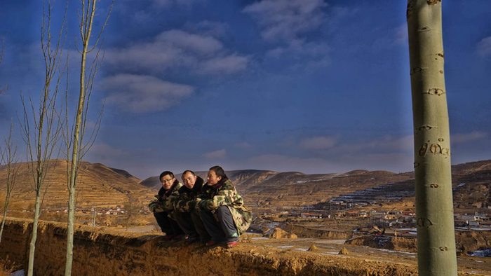 早年间，老赵和伙伴们在宕昌项目点并肩作战。受访者供图