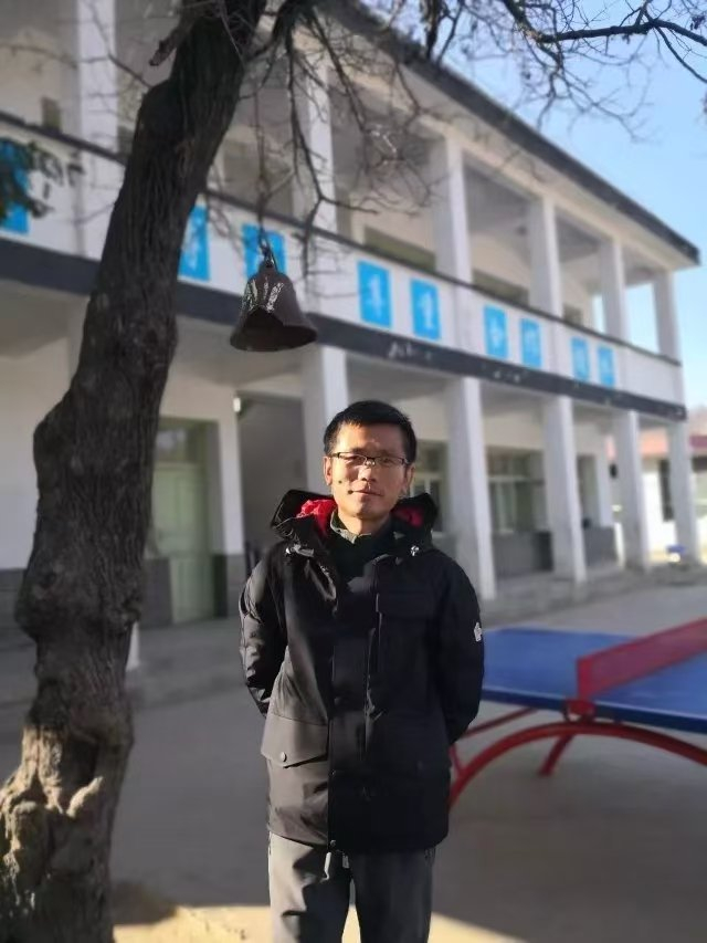 2018年，赵宏智在磑子坝小学。受访者供图