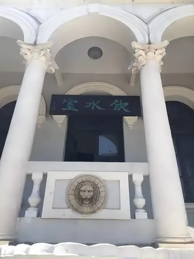 梁启超死后:苦心设计的饮冰室被卖,小妾受他牵连被赶进草棚病逝__财经头条__新浪财经