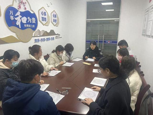 社区矫正对象感受到了尊重和生活的美好，在绘画的过程中非常的投入，获得了内心的平静和净化。