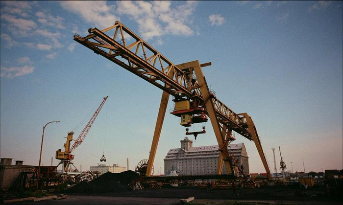 《粗野派》电影剧照