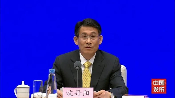 《政府工作报告》起草组负责人、国务院研究室主任沈丹阳