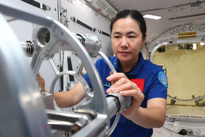 神舟十九号航天员王浩泽在训练中（2024年7月25日摄）。新华社发（徐部 摄）