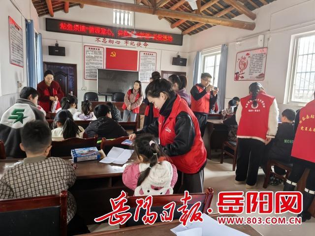 华容县鲇鱼须镇：巾帼绽芳华 共筑新梦想（有粘无痕内衣的胶吗）