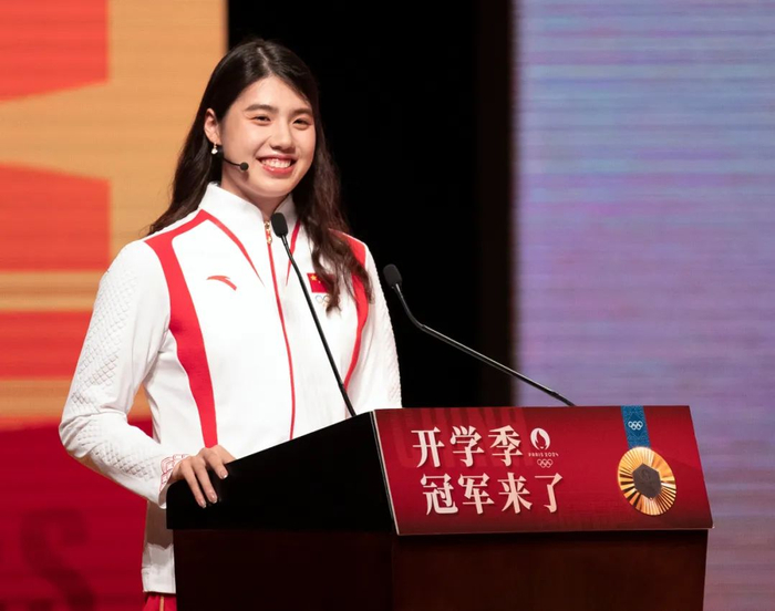 2024年9月19日，张雨霏在“冠军讲堂”发言。新华社记者 雒圆 摄