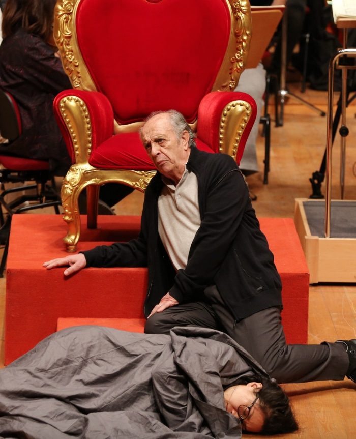 排练现场，列奥·努奇和于冠群