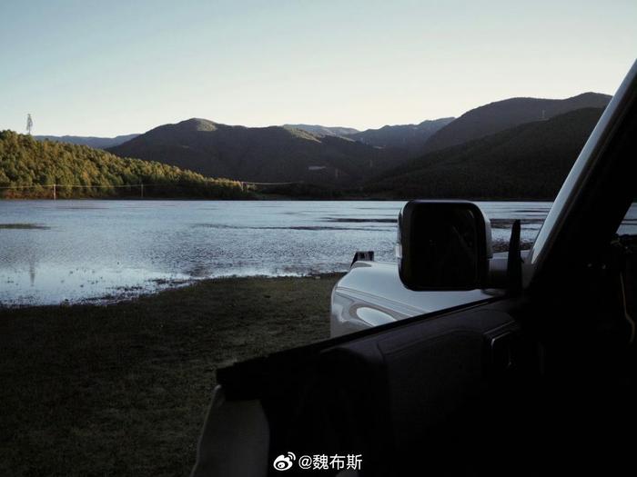 在别人还在对比自动上下匝道准不准的时候，我一个人在这边就发发呆吧...