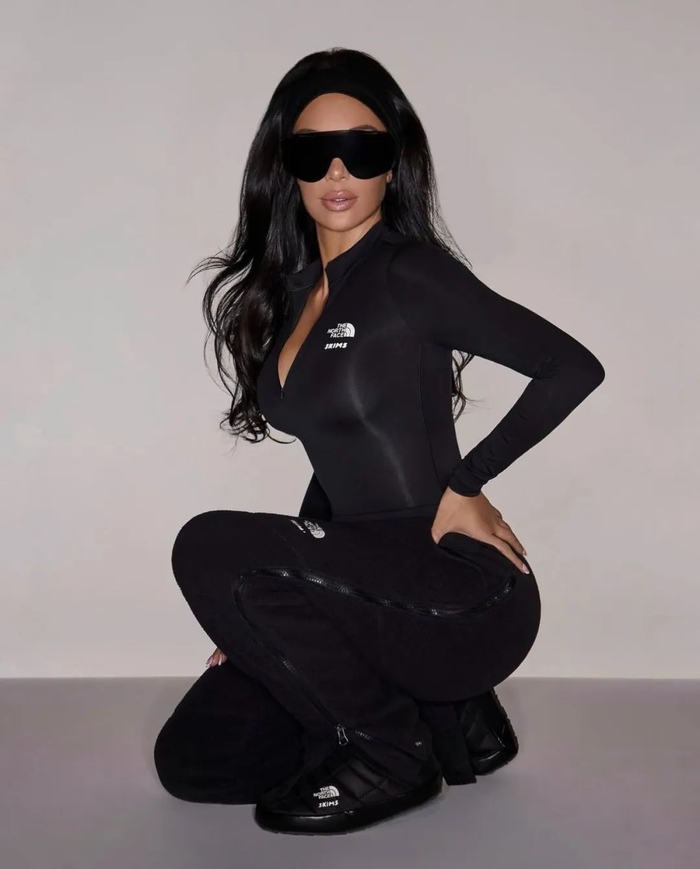 纽约惊现18米巨型金卡戴珊!坐拥3.5亿粉丝的她,让nike都要抢?