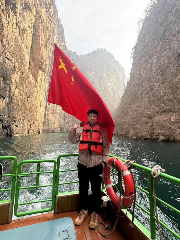 情绪稳定，月薪过万！95后高挑帅气男生期待在春天与你相会