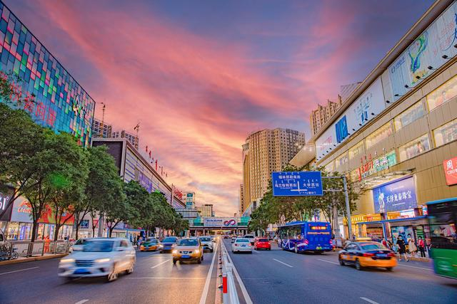 呼和浩特市中山路商圈。（资料图）