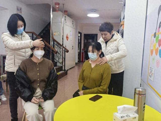 （图左是白云区女企业家协会成员会员路晓红女士，图右为白云区女企业家协会常务副会长刘文青女士）