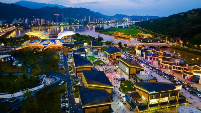 熊猫绿岛文旅特色消费街区。雅投集团供图