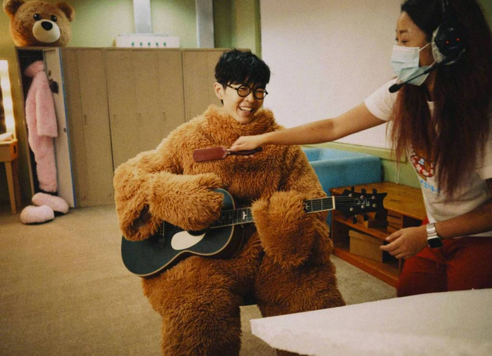 2025年1月1日，方大同在微博上发布照片祝大家新年快乐。