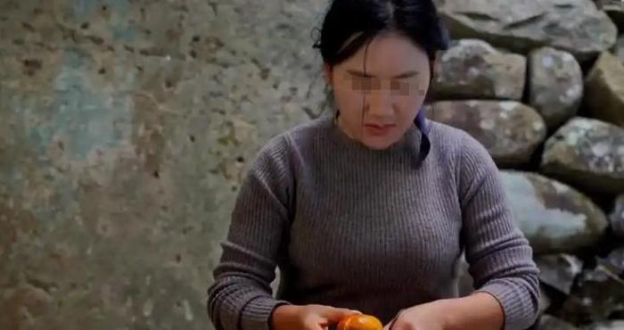 我把继子拉扯大，结婚时他亲妈把我赶下主位，继子做法意想不到