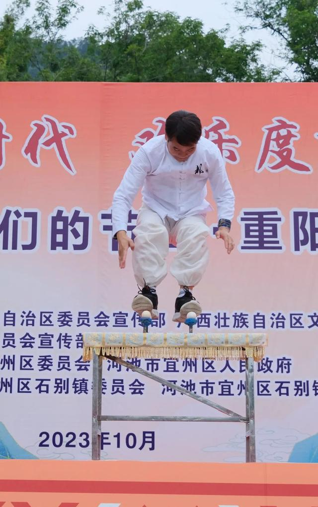 兰广平此前参加演出时的表演。受访者供图