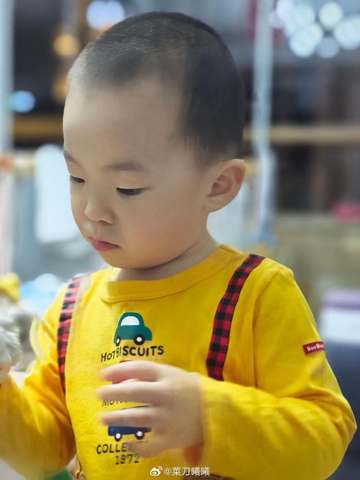 孩子在玩那个啥， 就在嘴边的一个名字，想不起来了