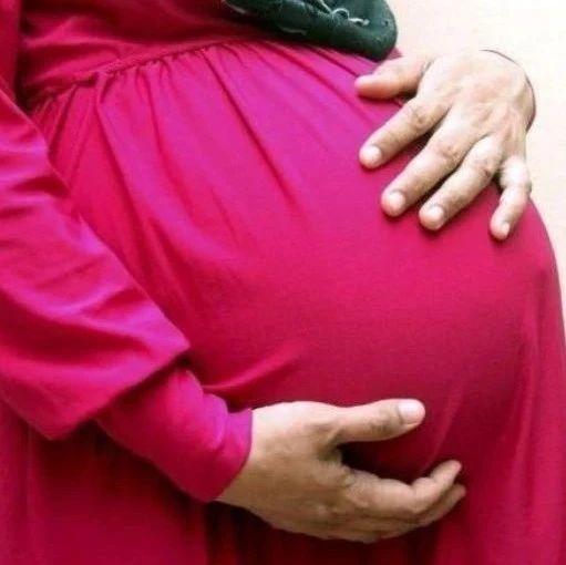孕妇需要马上剖腹产，丈夫却强行阻碍：她还要给全家做饭？！悲剧了...