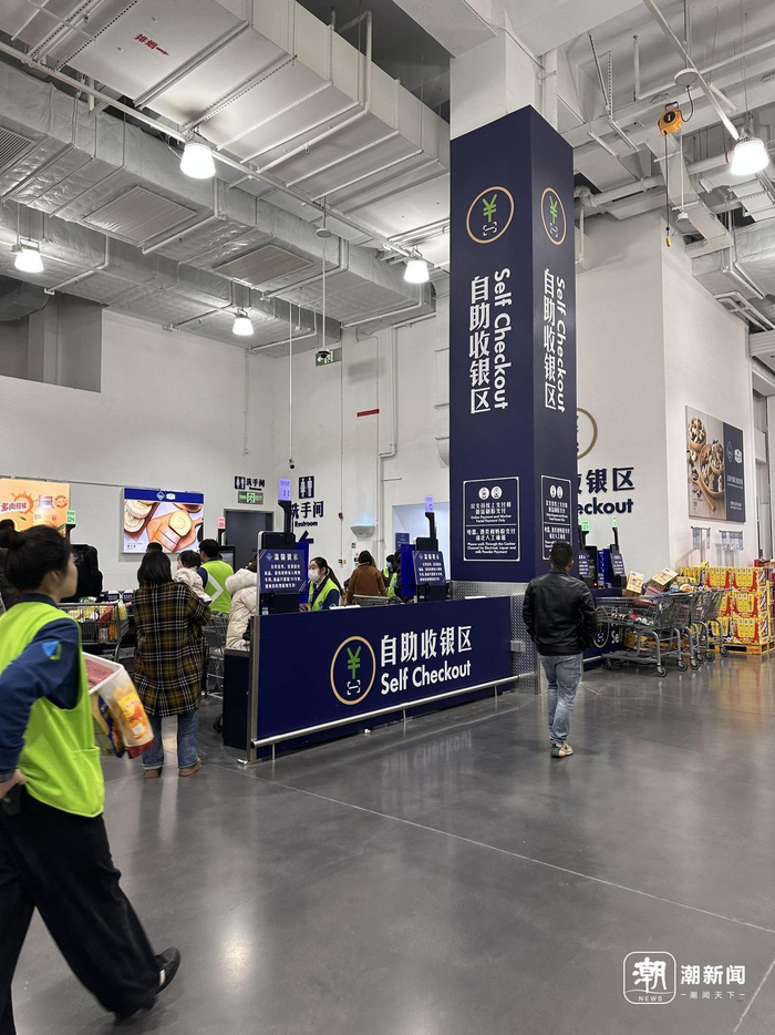 山姆奥体印象城店自助收银区。 记者 章然 摄