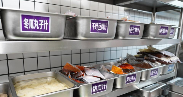 超意兴中央厨房。/图源：齐鲁壹点