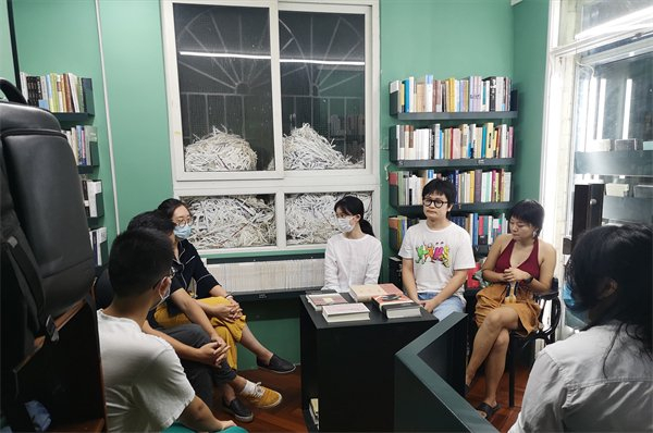 在昌兴街附近的锦荣街开办不足一年的博尔赫斯书店文学部，2022年