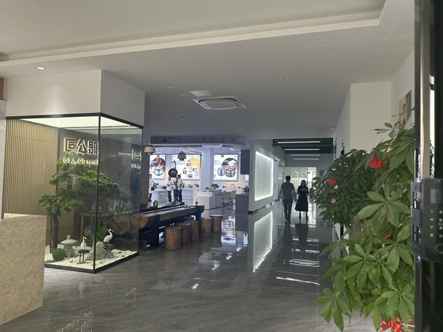 在中山千寿电器的办公区，有工作人员上班 澎湃新闻记者 陈绪厚 图