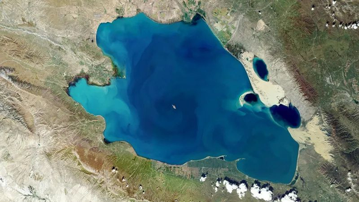 中国青海湖亚米级卫星遥感影像。「吉林一号」卫星摄