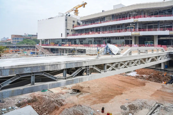 △跨越式大型钢结构天桥