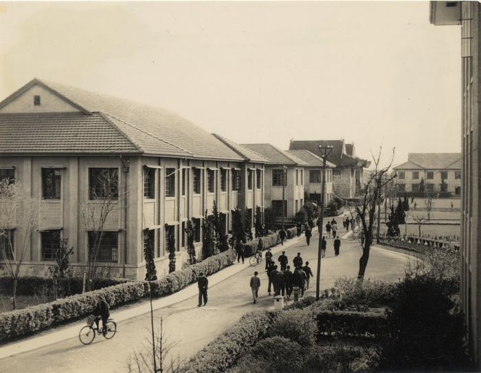 复旦大学100号楼（来源：复旦大学历史学系资料室）