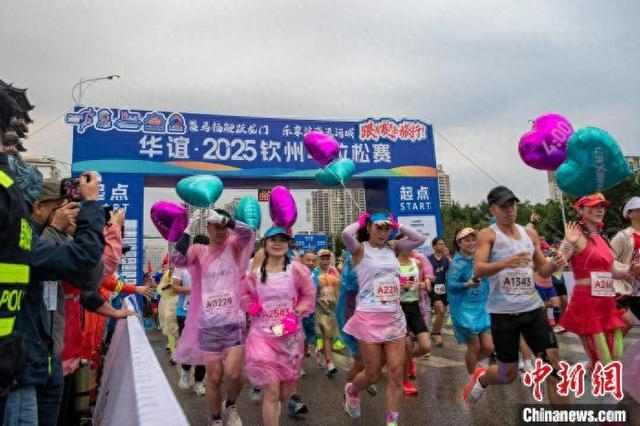 3月16日，2025钦州马拉松赛举办。翟李强 摄