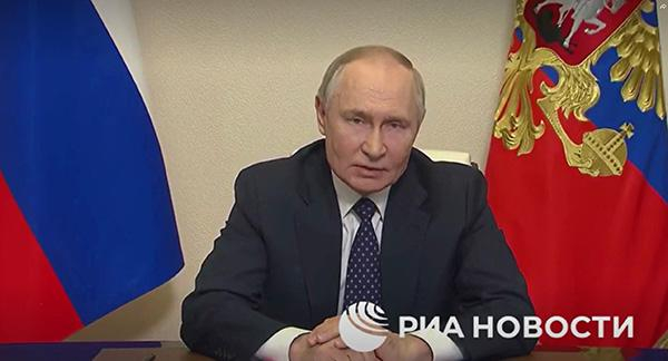 当地时间3月14日，普京表示理解特朗普的呼吁，但乌克兰领导层必须命令其军队放下武器、投降。俄新社报道截图 