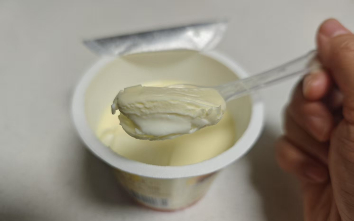 奶皮子酸奶最上层的“奶皮”。新京报记者 郭铁 摄