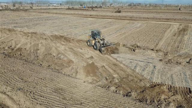 农田建设正在进行。马崔宇 摄