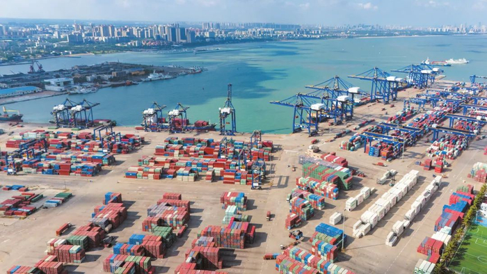 2024年，海口全市货物进出口总额增长7.2%，服务进出口总额增长18%。苏弼坤 摄
