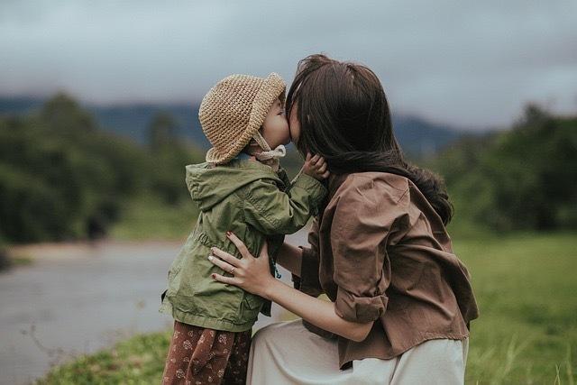 《放手，是我最深的爱》 曾几何时，我以女儿的优秀为傲…