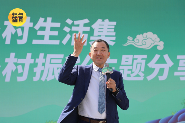 西安市乡村发展公益慈善基金会执行理事长陈行甲现场分享。