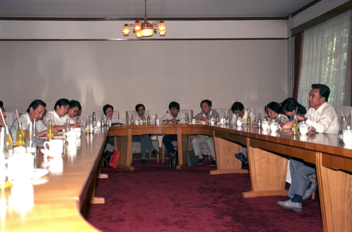 （证券市场工作会议现场）