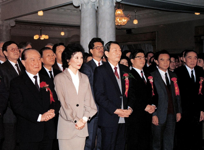 （上交所开业）