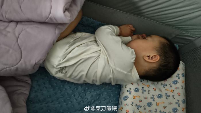 孩子不睡觉的时候真想把地球炸了， 孩子睡着了