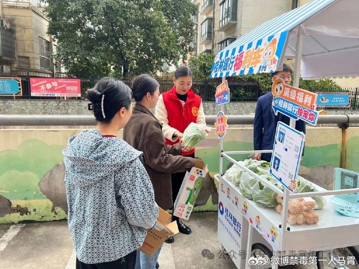 给自己正面的心理暗示，坚信困难只是暂时的，最终会过去