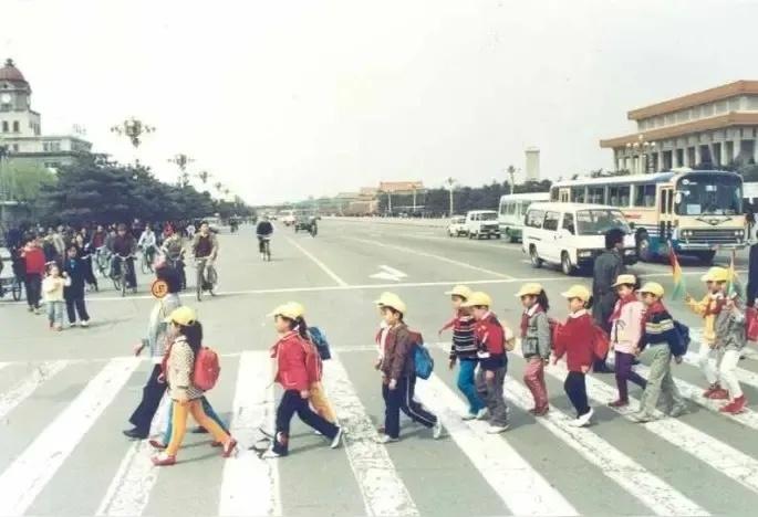 童年顽疾回忆录：自来水、蛔虫、圆珠笔芯，那些年我们“百毒不侵”的成长史