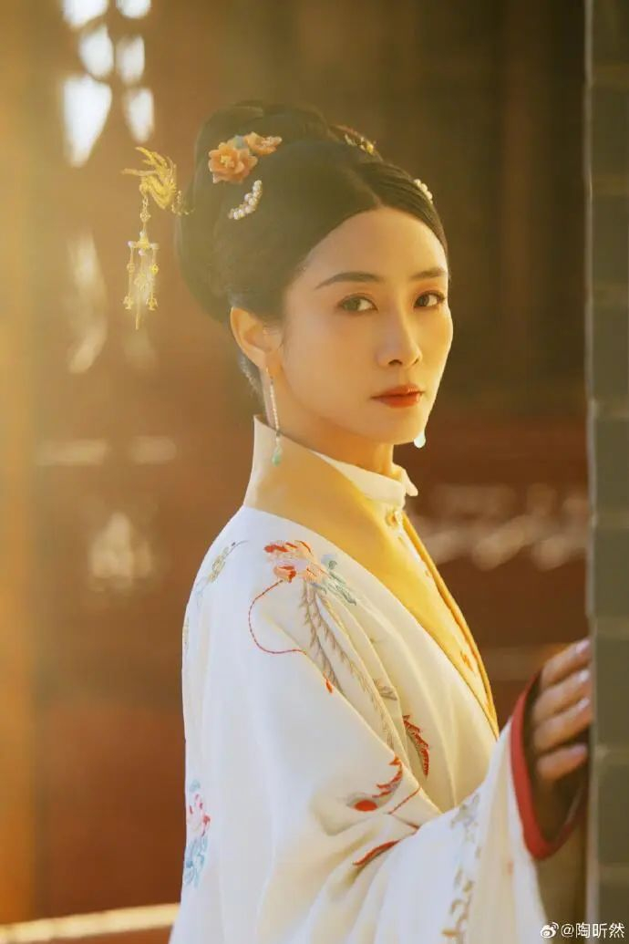 冲上热搜第一!《甄嬛传》安陵容扮演者陶昕然承认离婚