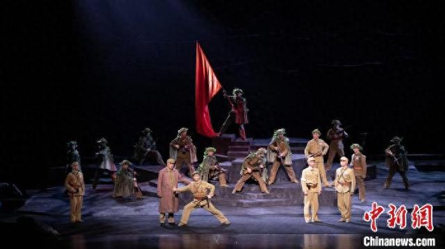 红色经典锡剧《英雄儿女》剧照。 江苏省演艺集团锡剧团供图