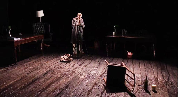 《初步举证》剧照