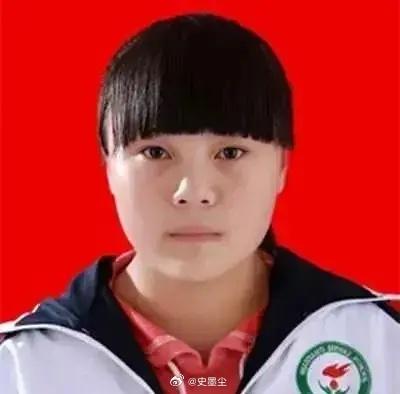 5岁女童扛起瘫痪母亲重担，11年坚守诠释孝道力量