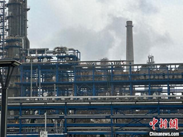 3月14日，西固化工园区里的石油化工企业。 戴文昌 摄
